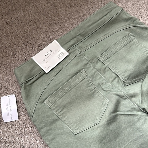 •CHRISTOPHER & BANKS• NWT Women’s High Rise Relaxed Fit Ankle Pant - Picture 8 of 10